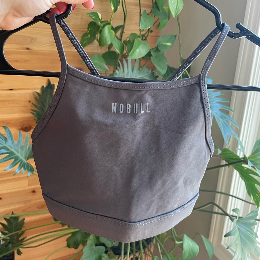 High neck sports bra